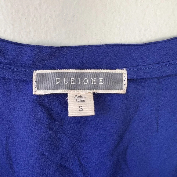 Pleione Sleeveless Blue Top With Geometric Embroidery‎ Pattern Size Small - Picture 2 of 2